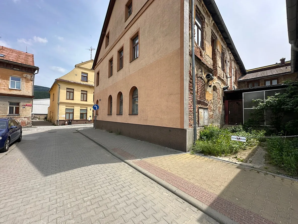Prodej rodinného domu 750 m², pozemek 433 m²